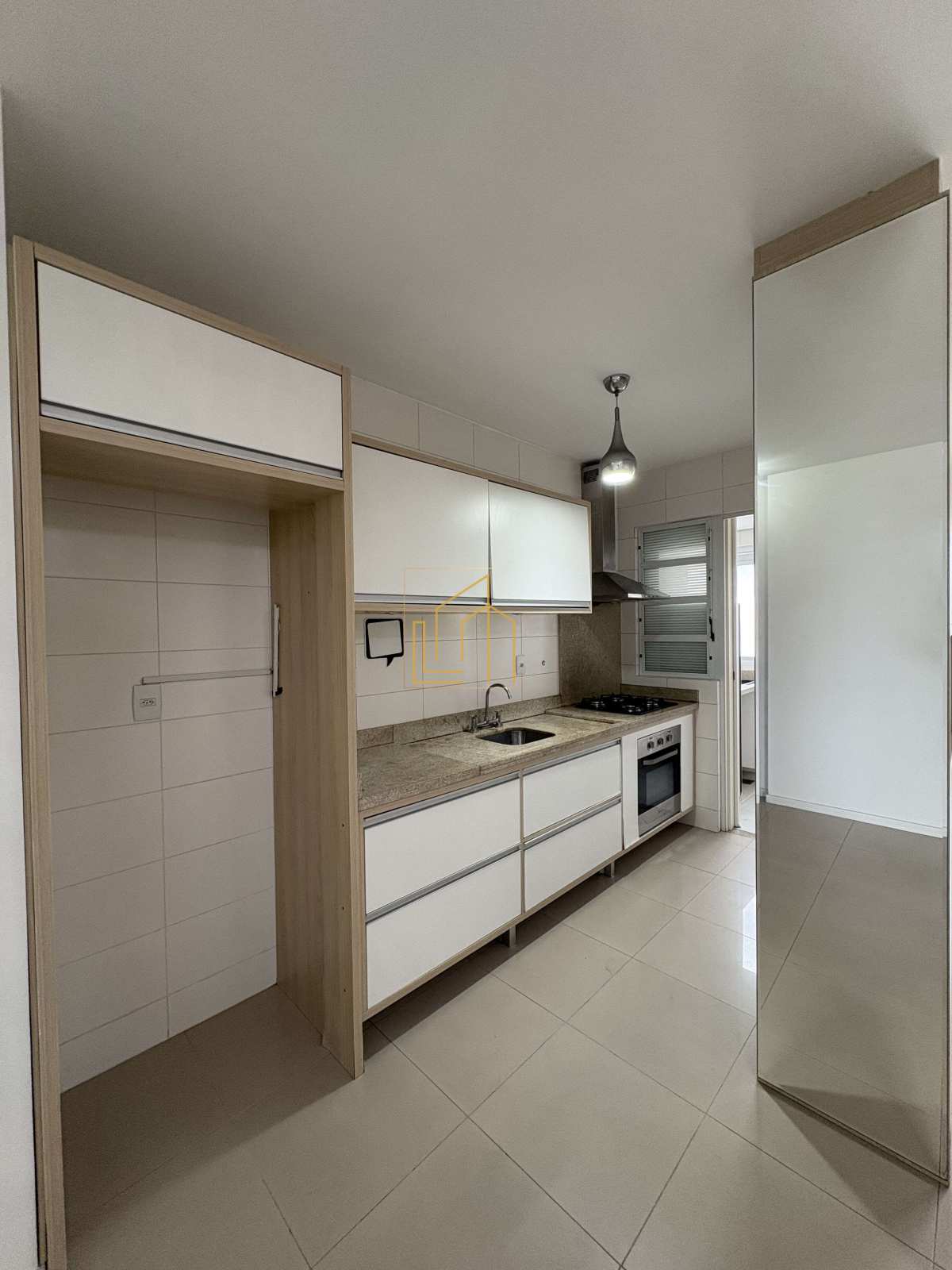 03 dormitórios com suíte -01 vaga de garagem - Lucio Souza - Corretor de Imóveis