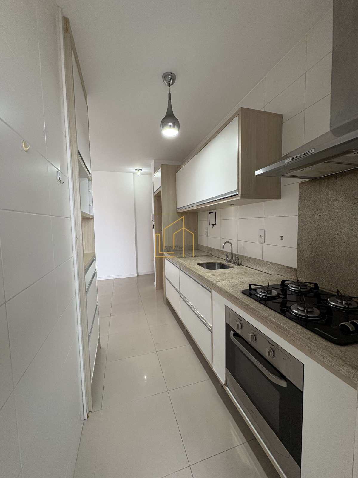 03 dormitórios com suíte -01 vaga de garagem - Lucio Souza - Corretor de Imóveis