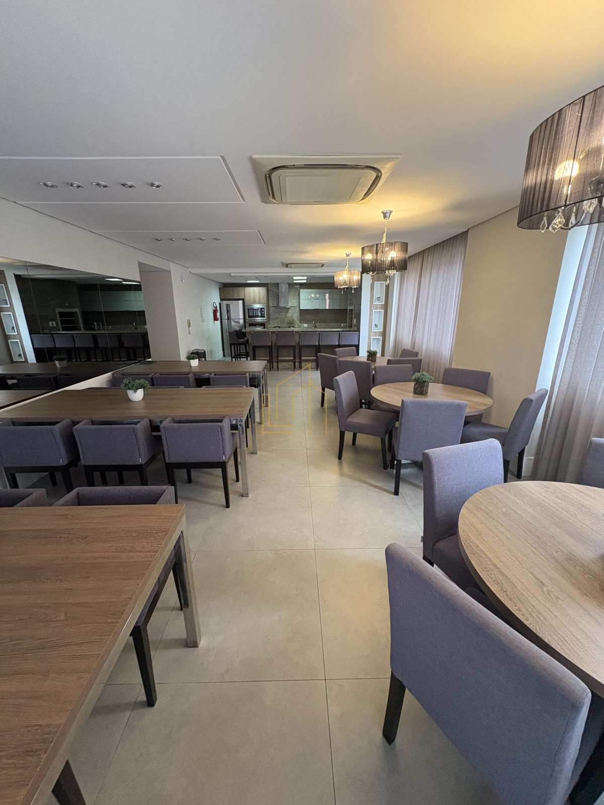 03 dormitórios com suíte 02 vagas de garagem em Barreiros - Lucio Souza - Corretor de Imóveis