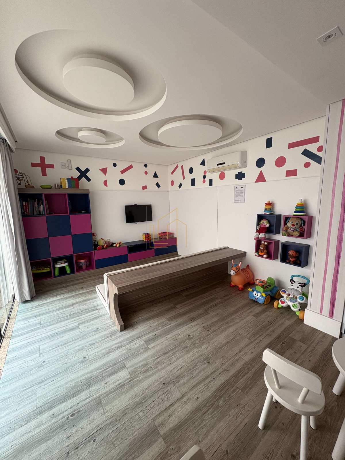 03 dormitórios com suíte 02 vagas de garagem em Barreiros - Lucio Souza - Corretor de Imóveis