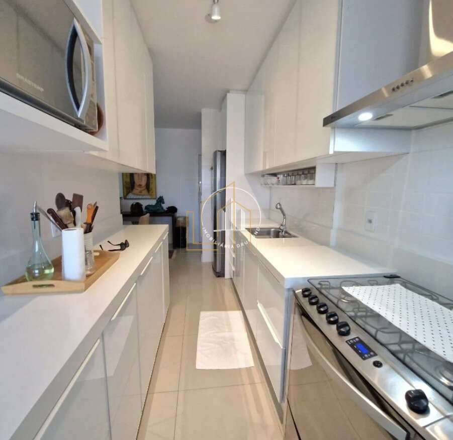 03 dormitórios com suíte em Barreiros 100m Leoberto Leal - Lucio Souza - Corretor de Imóveis