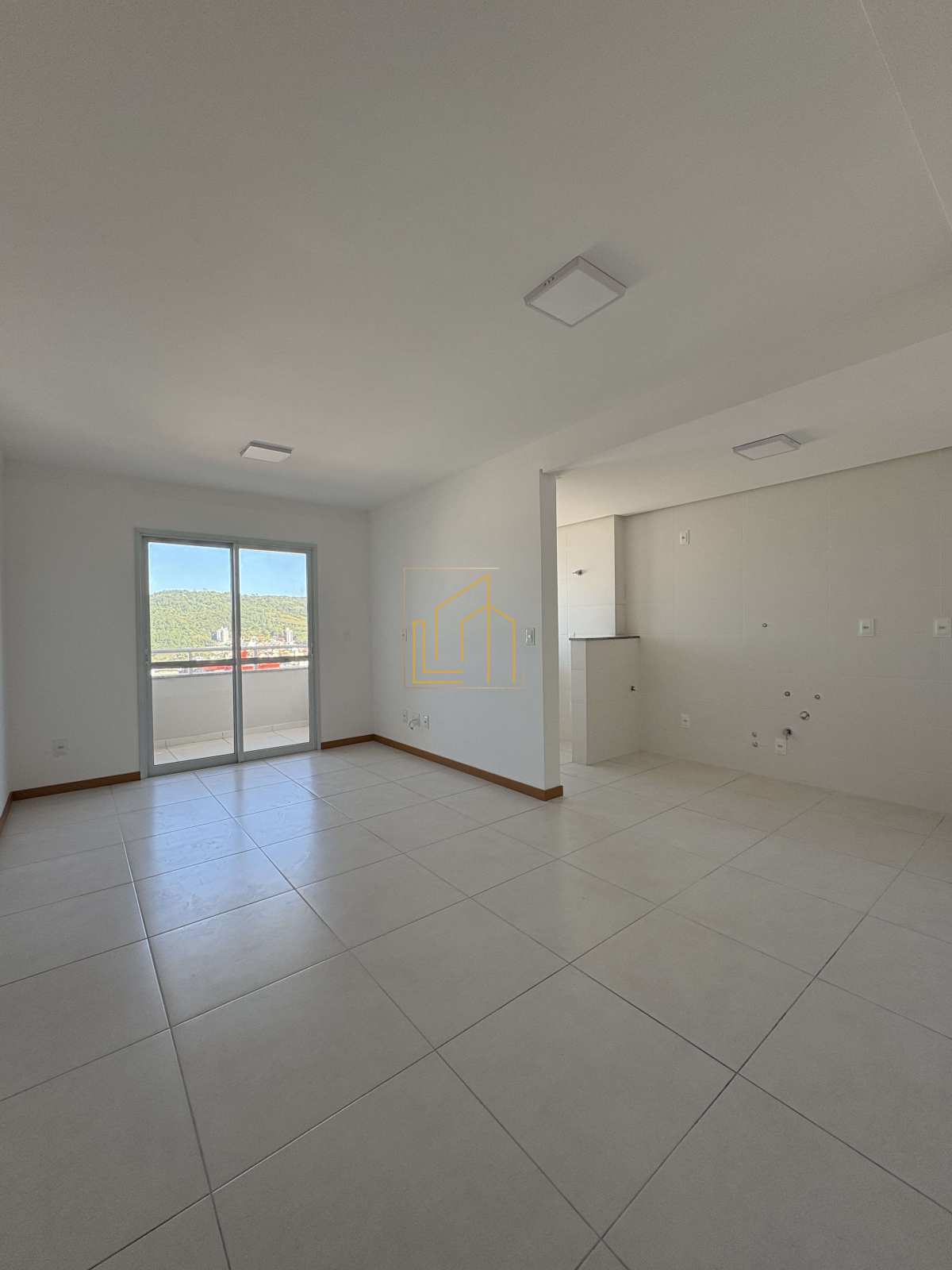 APARTAMENTO 2 DORMITORIOS C/ SUÍTE - ANDAR ALTO E VISTA LIVRE - Lucio Souza - Corretor de Imóveis