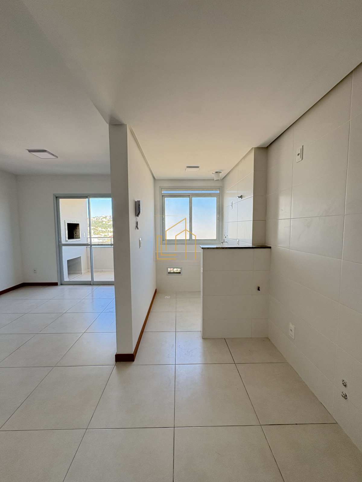 APARTAMENTO 2 DORMITORIOS C/ SUÍTE - ANDAR ALTO E VISTA LIVRE - Lucio Souza - Corretor de Imóveis