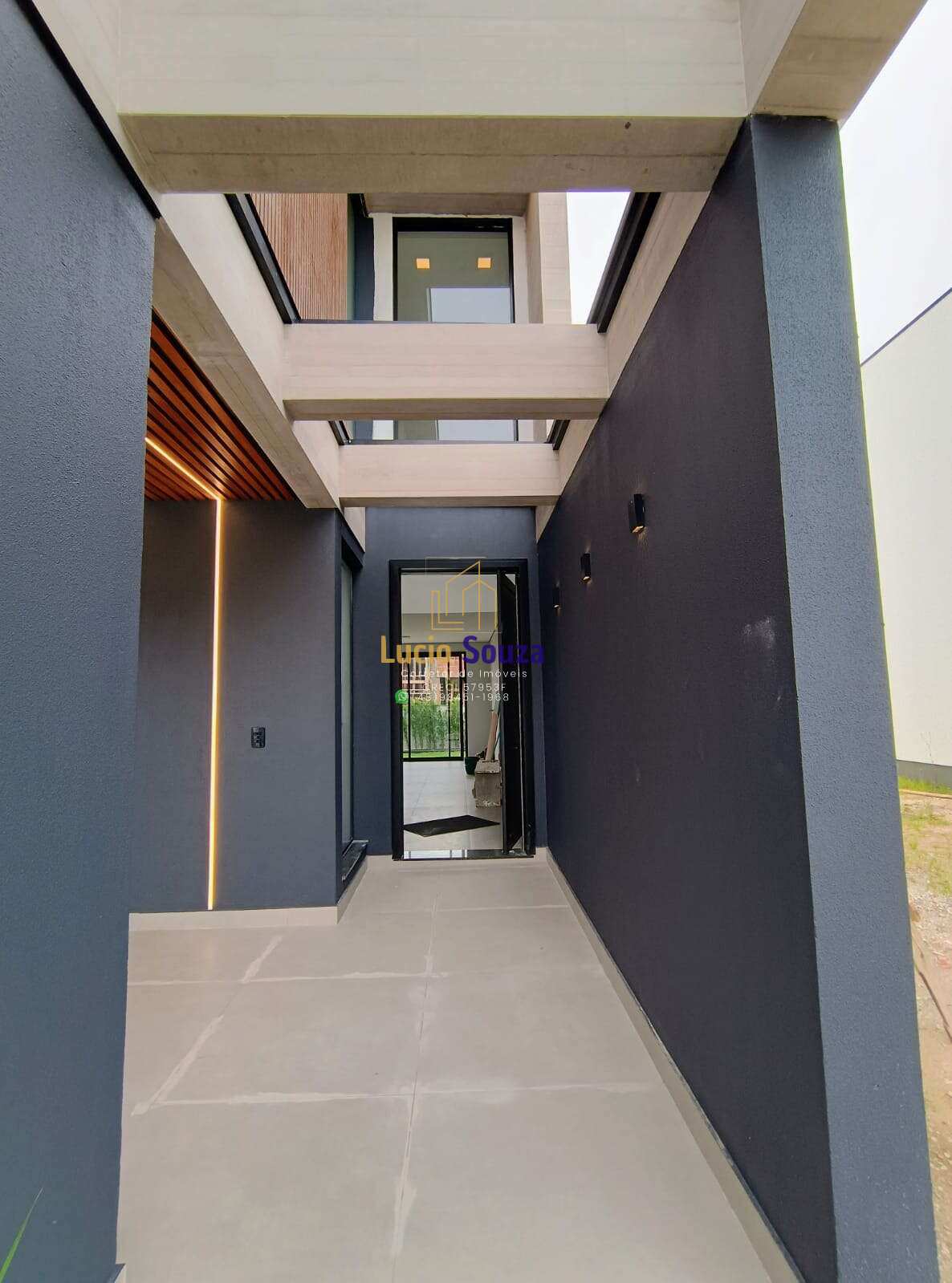 CASA ALTO PADRÃO 03 DORMITÓRIOS COM SUÍTE - 02 VAGAS - Lucio Souza - Corretor de Imóveis